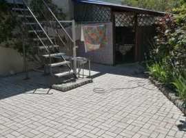 Благоустроенный дом-усадьба у моря, 350 кв м, в центре пгт...