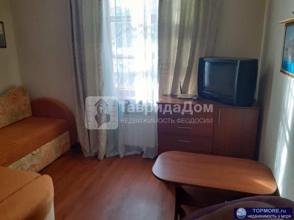 Продам 2-х комнатную квартиру в центре города,  44 кв.м, 2 этаж, 2 этажного дома, ул. Советская, Феодосия. Отличная... - 2