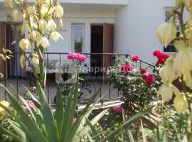 Продам домовладение 320 м2 на 7.53 сотках земли, 
пгт. Коктебель...