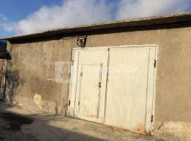 Продам гараж, общая площадь 100 м2 с ямой 
и холодильником, р-н...