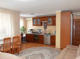 Продаётся 3-х комнатная квартира с мебелью на пр-кте Октябрьской...