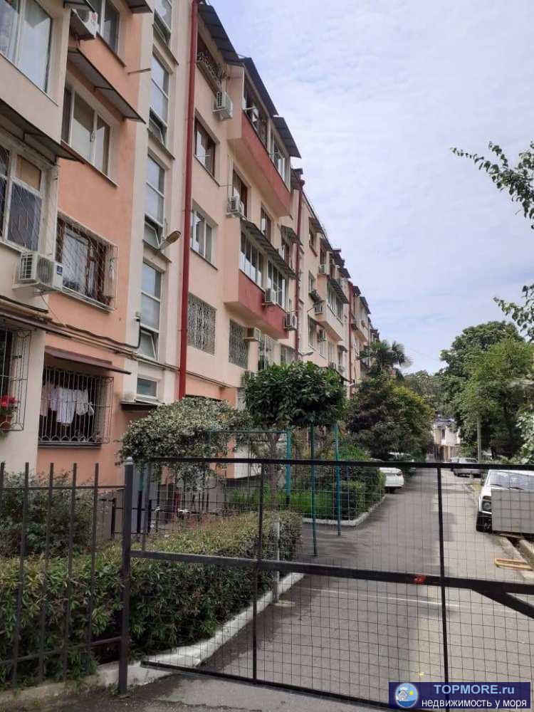 Лот № 171507. Продаётся квартира в центре Сочи. квартира с косметическим ремонтом. Мебель и техника. Придомовая...