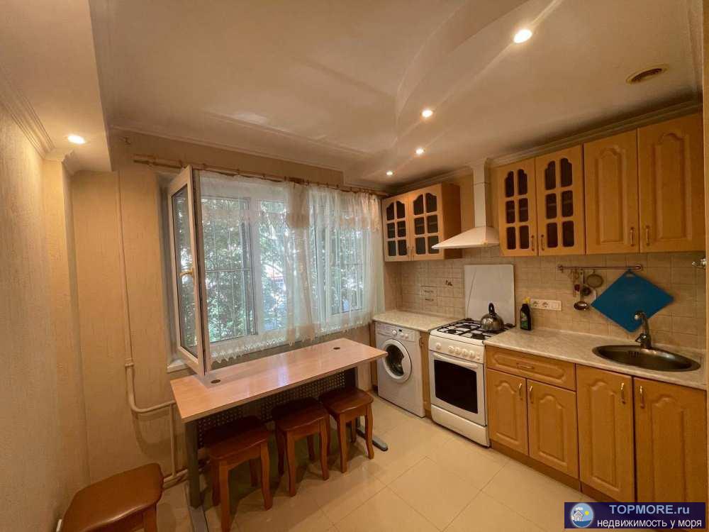 Лот № 145857. 2-х комнатная квартира в самом центре города Сочи, по ул. Островского. Площадь 53 м2, этаж 2/5, санузел... - 1