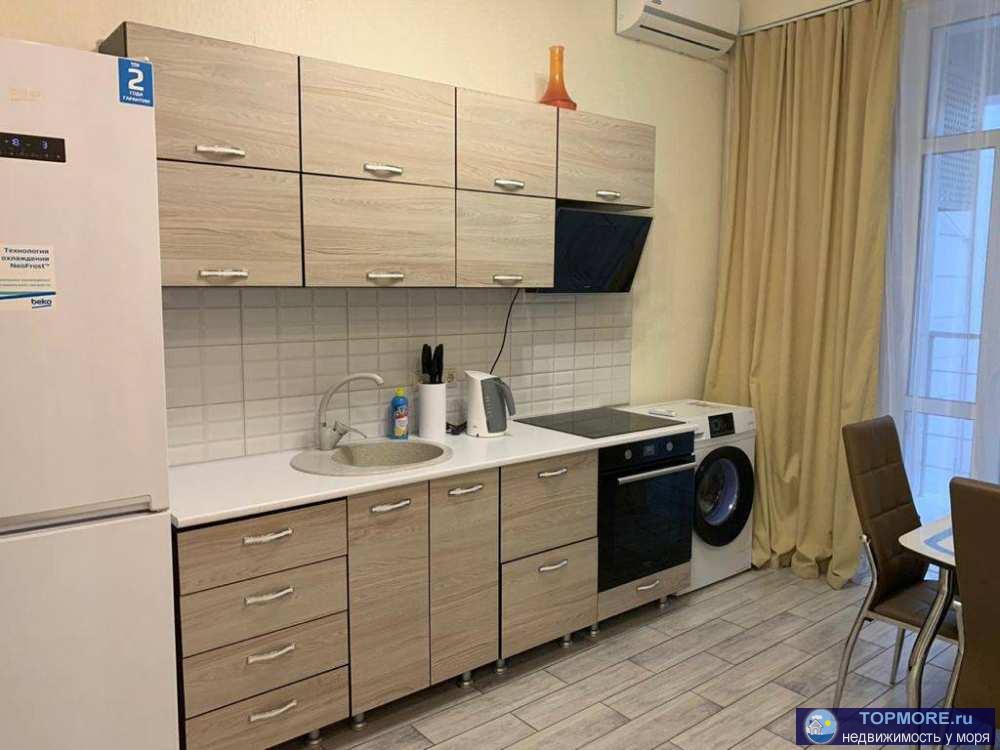 Вся необходимая техника и мягкая мебель.Хороший вид на море из окна.До Пляжа 100 метров.Интернет.Телевидение.Развитая...