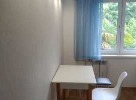 Продам светлую квартиру с хорошим ремонтом в центре города Сочи....