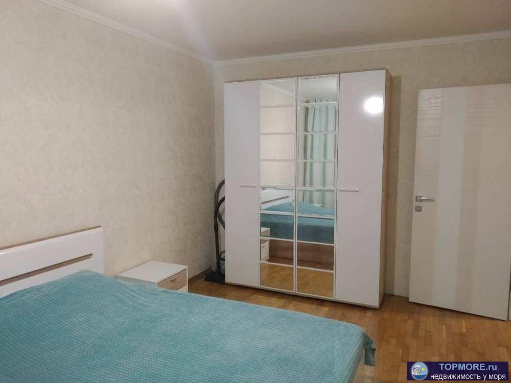 В продаже полноценная трехкомнатная квартира в самом центре города(ровное место) на ул. Островского. Общая площадь -... - 2