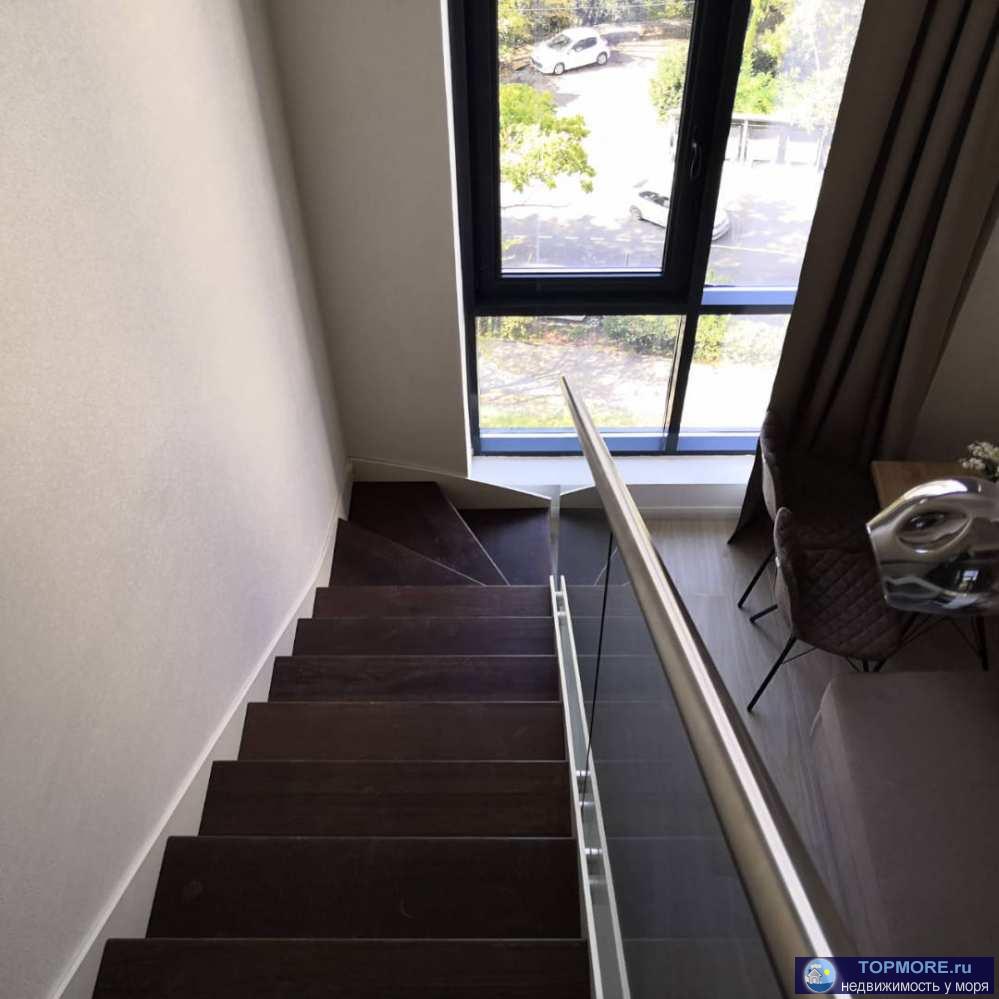 В продаже 2-уровневая квартира с стильным ремонтом в центральном спальном районе Сочи - Макаренко. Общая площадь -... - 2