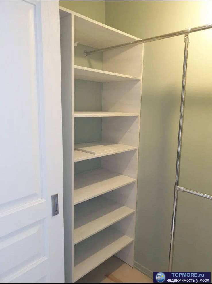 Лот № 173583. Продается большая двухкомнатная квартира в жк Адлер с рмт, с шикарным видом на город и горы.Развитый...