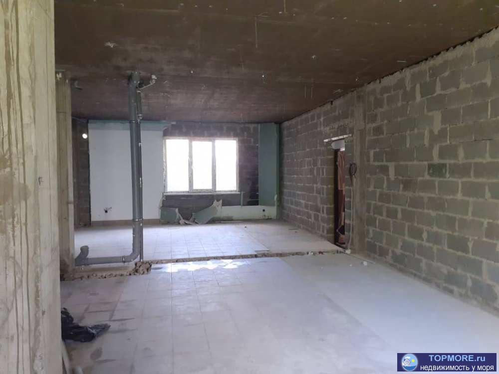 Лот № 150944. Продаю квартиру в спальном тихом районе. Квартиру удобно распланировать в 2 комнаты и большую... - 2