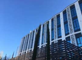 В центральном районе г. Сочи по ул. Макаренко в четырехэтажном доме...