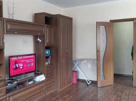 Комфортная угловая однокомнатная квартира в спальном районе. 3 окна...