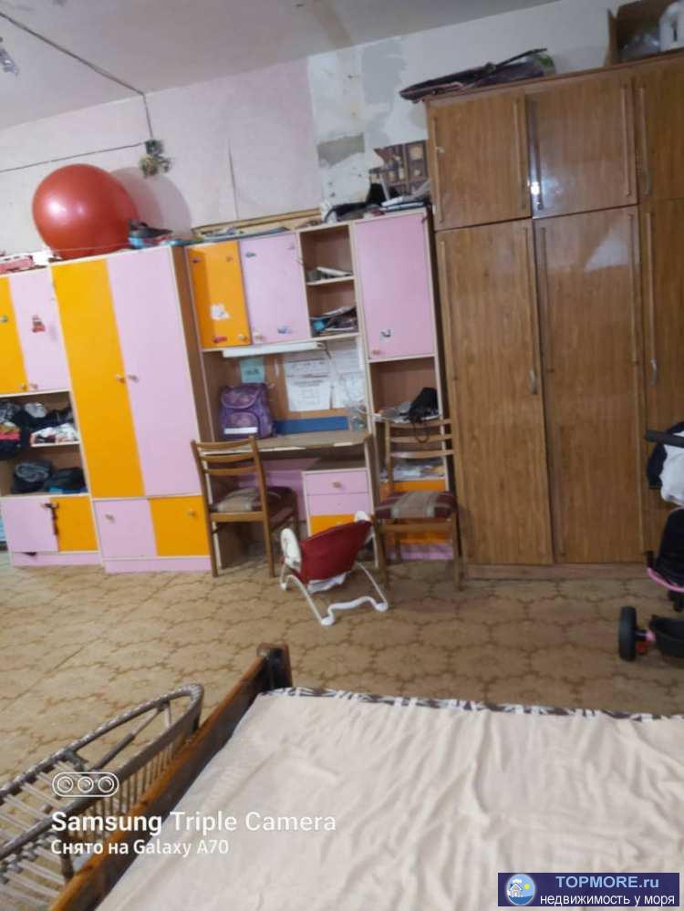 Продаётся 2-комнатная квартира в Лазаревском, в спальном районе. Общая площадь - 80,6 кв.м.  Очень теплая и... - 1