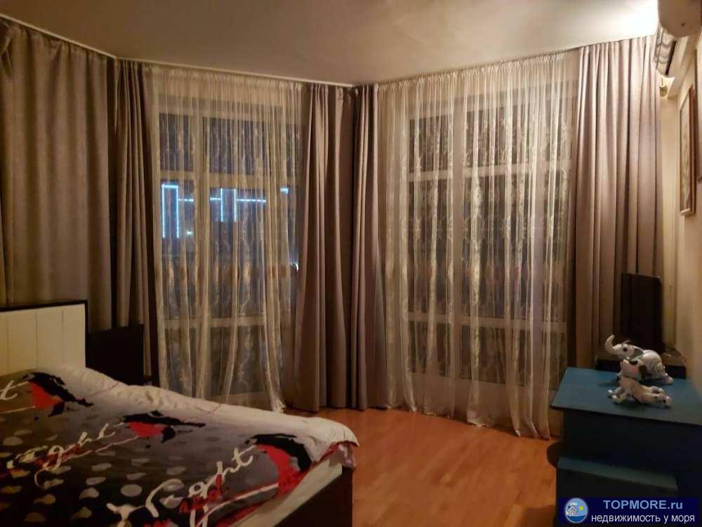 Лот № 150857. Продается коттедж - гостевой дом. Два этажа сдается.Есть цокольный этаж. В цокольном этаже кинотеатр,... - 1