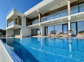 Продаются таунхаусы в стиле лайнхаус. В каждом таунхаусе...