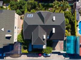 Лот № 145261. Продается 1/2 трех этажного дома плюс мансардный этаж...