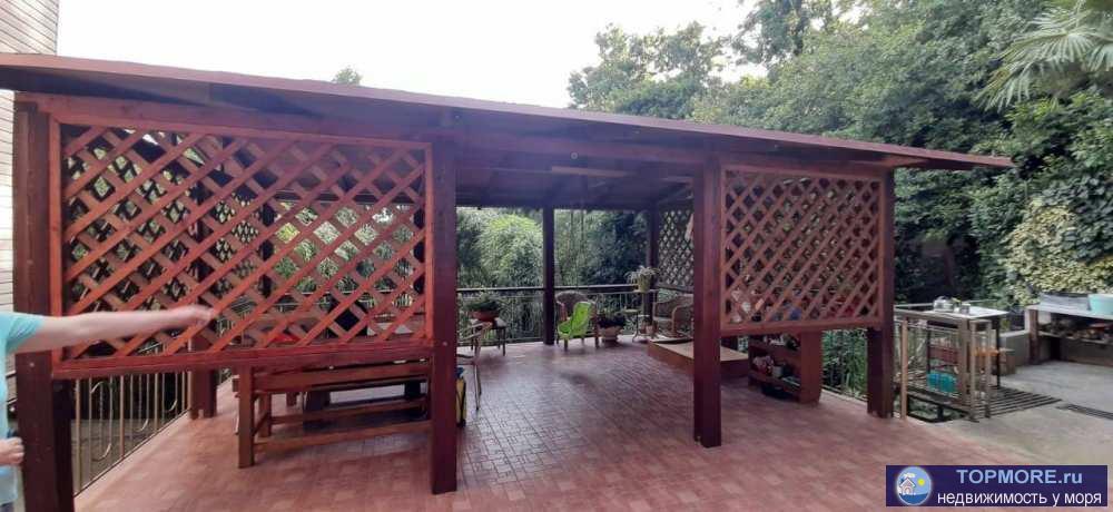 Лот № 144498. 1/2 Жилого трехэтажного коттеджа с оттдельным входом и участком 4 сотки. дом 2006 года постройки в...