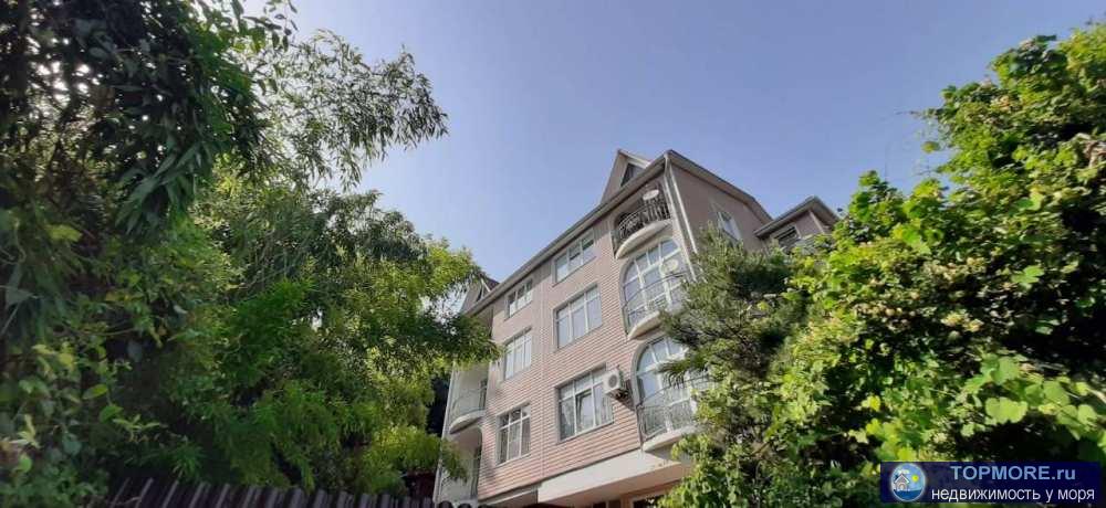 Лот № 144498. 1/2 Жилого трехэтажного коттеджа с оттдельным входом и участком 4 сотки. дом 2006 года постройки в... - 2