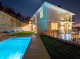 Шикарный, новый дом в трех уровнях. Площадь 375 м2. В доме большая...