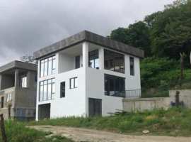 Школа, детский сад в 5 минутах ходьбы. Остановка и магазины - в 3...