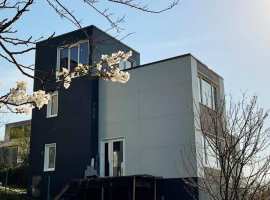 Продаётся дом в пос.Черешня с видом на море, горы и аэропорт....