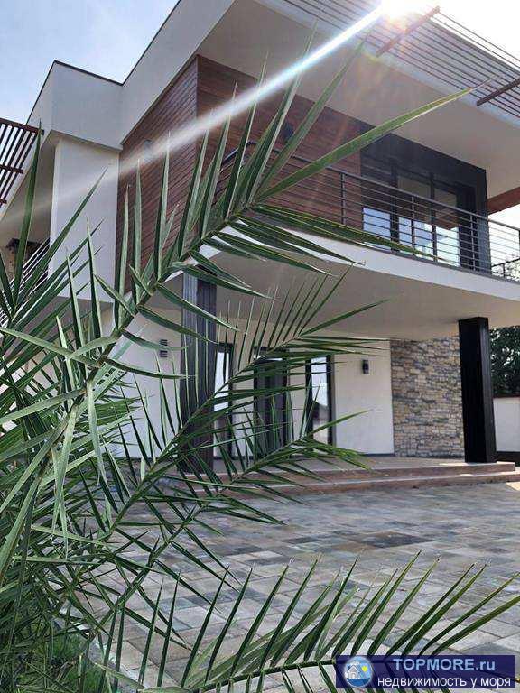 Продам дом в стиле Hi-Tech в АдлереШикарные видовые характеристики на море и на аэропортЗакрытый коттеджный поселок...