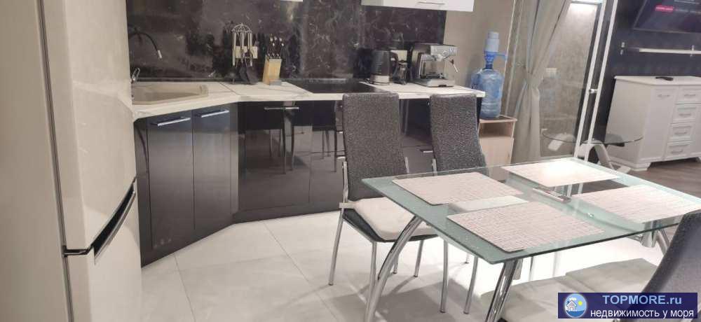 Лот № 20517. Продаётся шикарная однокомнатная квартира с видом на Геленджикскую бухту. Квартира после капитального...