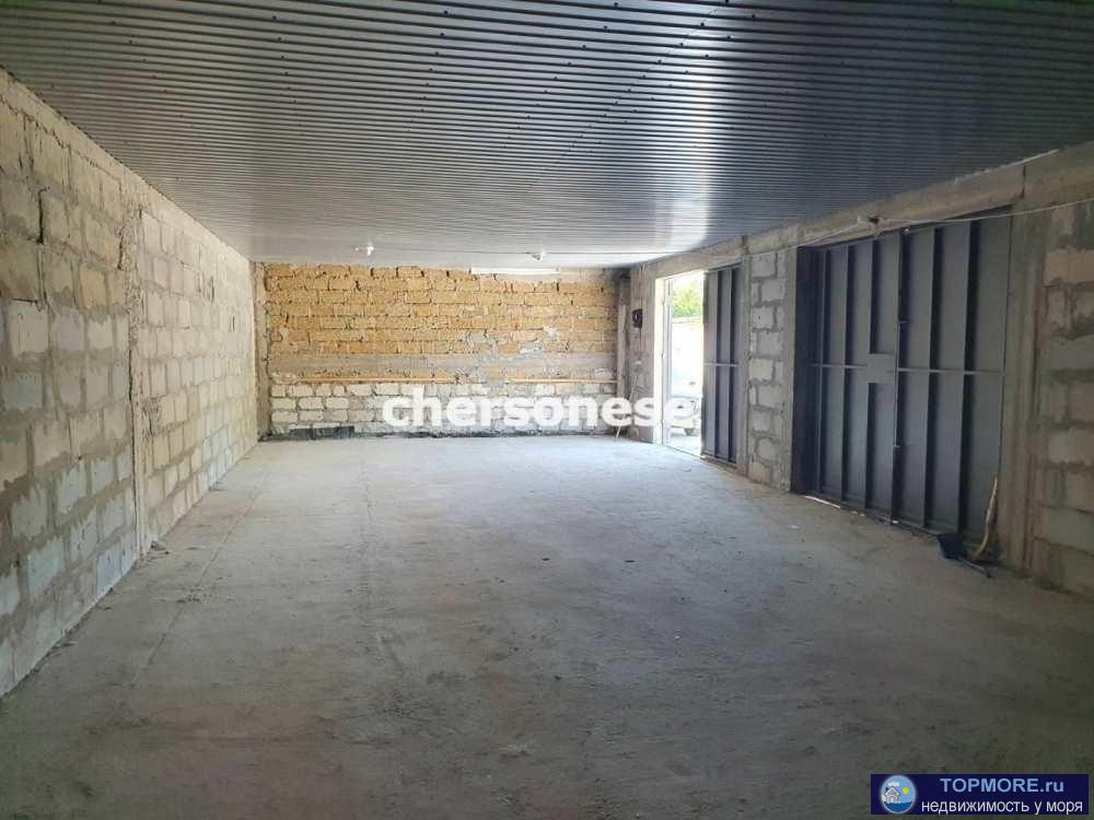 Предлагается к продаже просторный гараж, расположенный в гаражном кооперативе жилого микрорайона. Удобный выезд... - 2