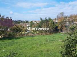 На продаже ровный, ухоженный и огороженный сеткой участок в СНТ...