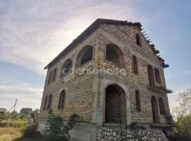 Предлагается в продажу просторный дом в лучшем районе Севастополя!...