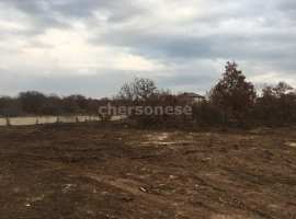 Видовой участок правильной прямоугольной формы, вдоль дороги. От...