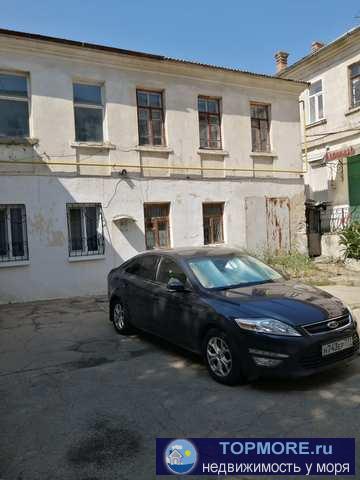 Продается однокомнатная квартира, 39.7 кв м, 1эт/2эт, расположенная в центре гФеодосия, ул Кирова, набережная- 300 м,...