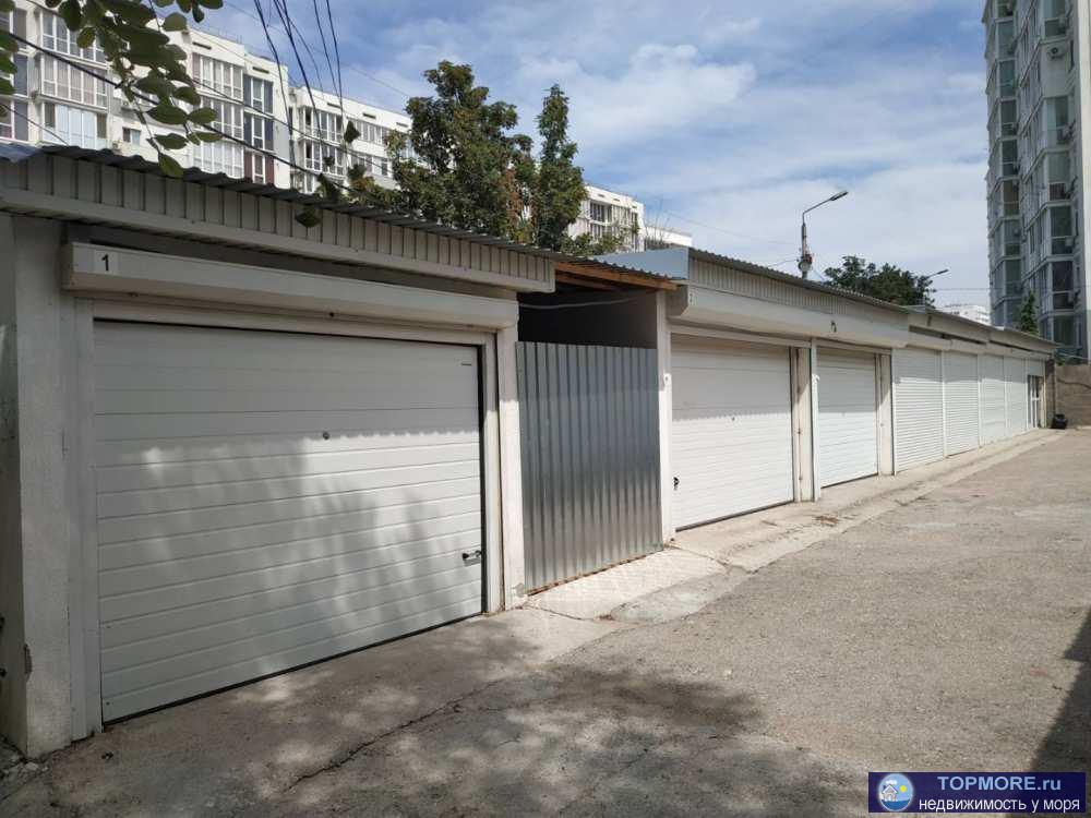 Продаётся капитальный, просторный гараж площадью 20,72кв.м. на Колобова, 22/1. Размер 5,6м*3,7м. Гараж в хорошем...