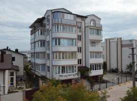 Продается просторная и видовая 2-х комн. квартира на ул. Парковая...