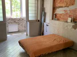 Продается просторная квартира в самом центре Сочи, в шаговой...