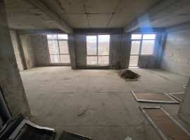 Продается просторная 5-комнатная квартира в Адлере, район...