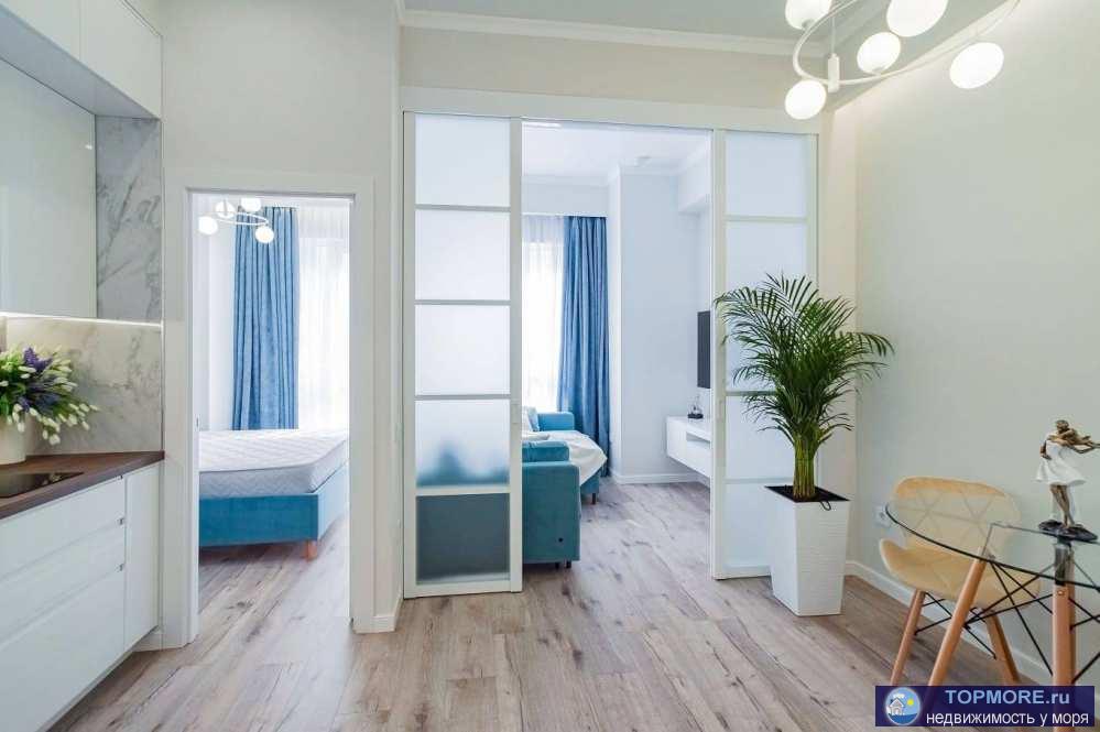 Лот № 156992. Красивая квартира с видом на море! Распланирована в кухню-гостиную и две спальни. Новый дизайнерский...