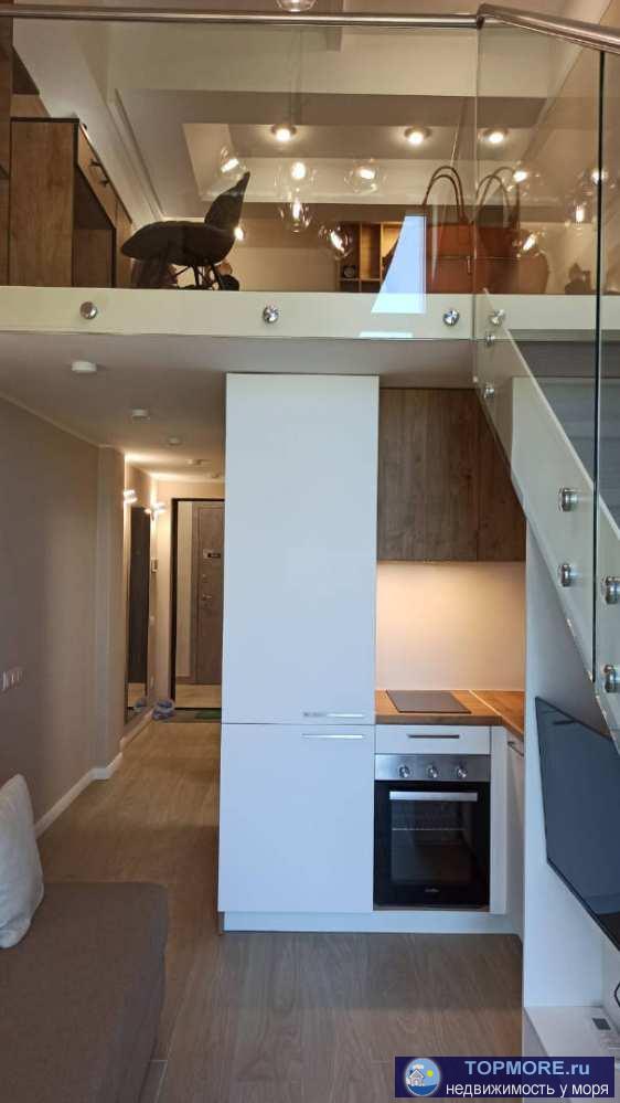 Лот № 168711. Апартамент состоит из двух уровней, высота потолка в общей сложности 4,6 м, а площадь за счет...