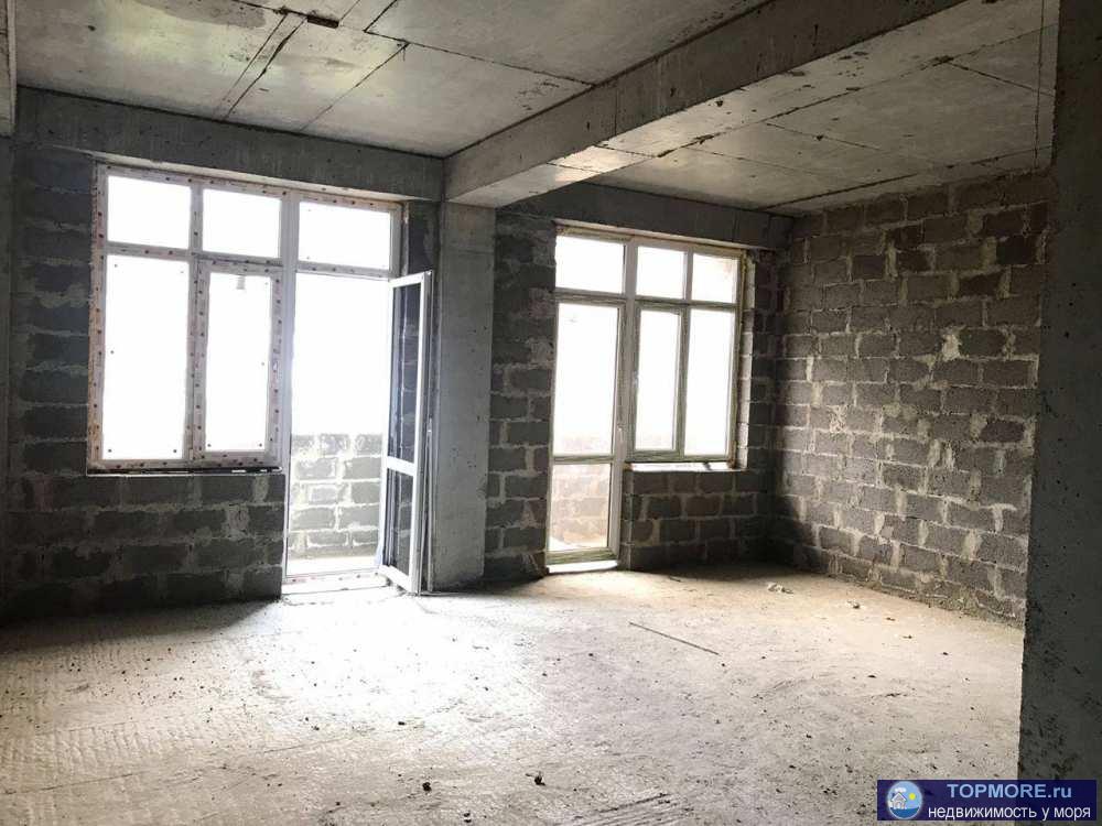 Лот № 155786. В продаже просторная однокомнатная квартира 45 м2 в свободной планировке.  Большой балкон, 2 выхода....