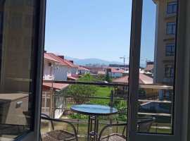 Квартира-студия с великолепным видом на горы и придомовую...