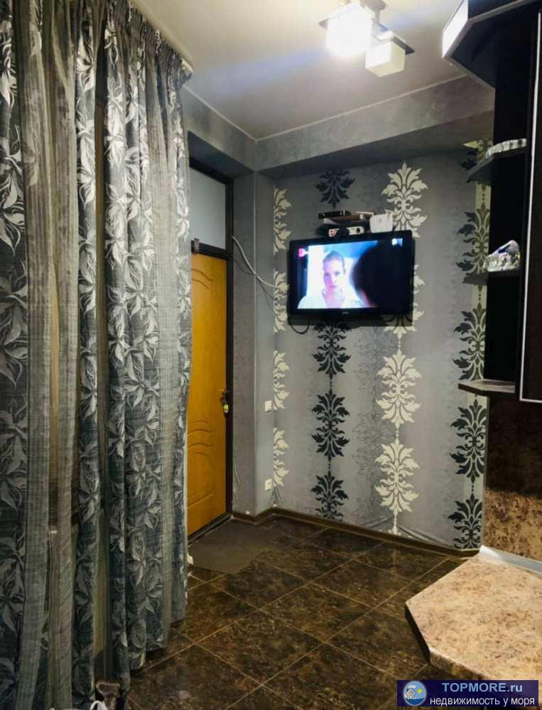 Лот № 155122. Отличная, просторная квартира, отдельный вход, четыре спальни, закрыта территория, остановка магазины в... - 1