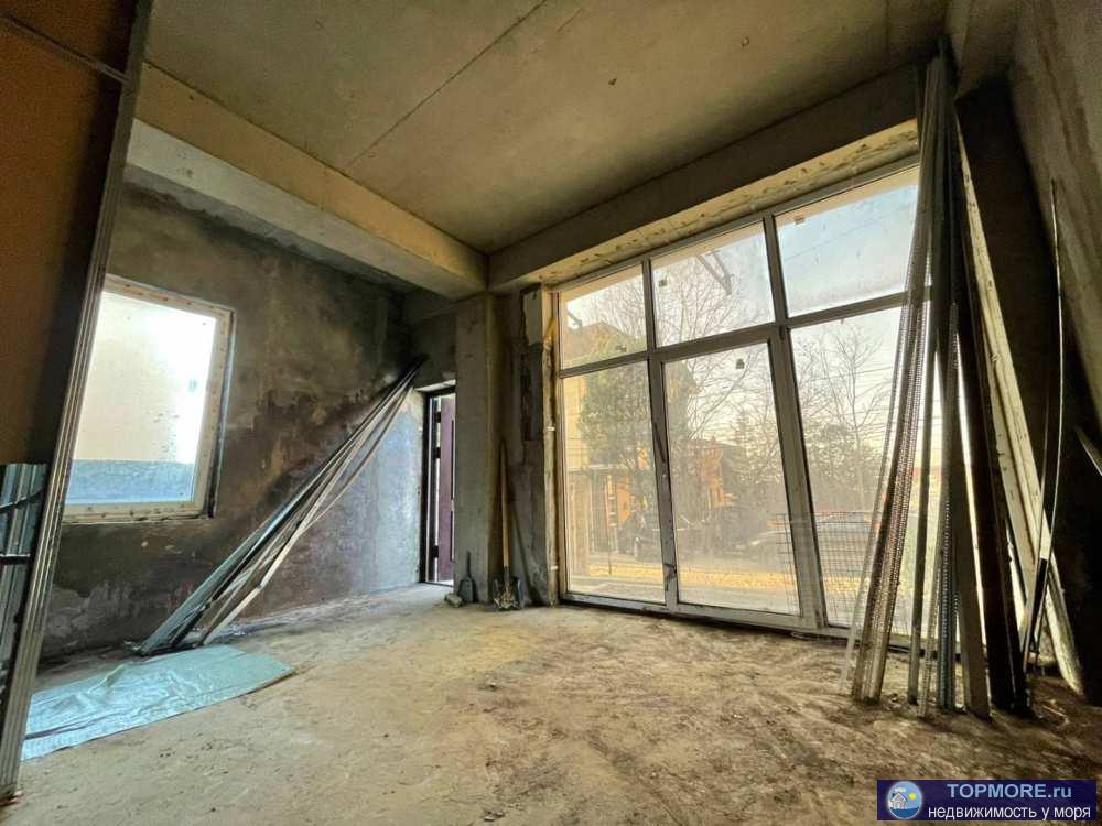 Лот № 153998. Квартира на 1-этаже. Отдельный вход, машиноместо, придомовая территория. - 1