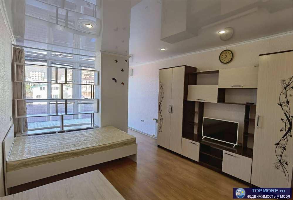 Продам квартиру-студию 30м2 с ремонтом техникой и мебелью в центре Дагомыса. В 15 минутах ходьбы до моря. На 1 этаже...