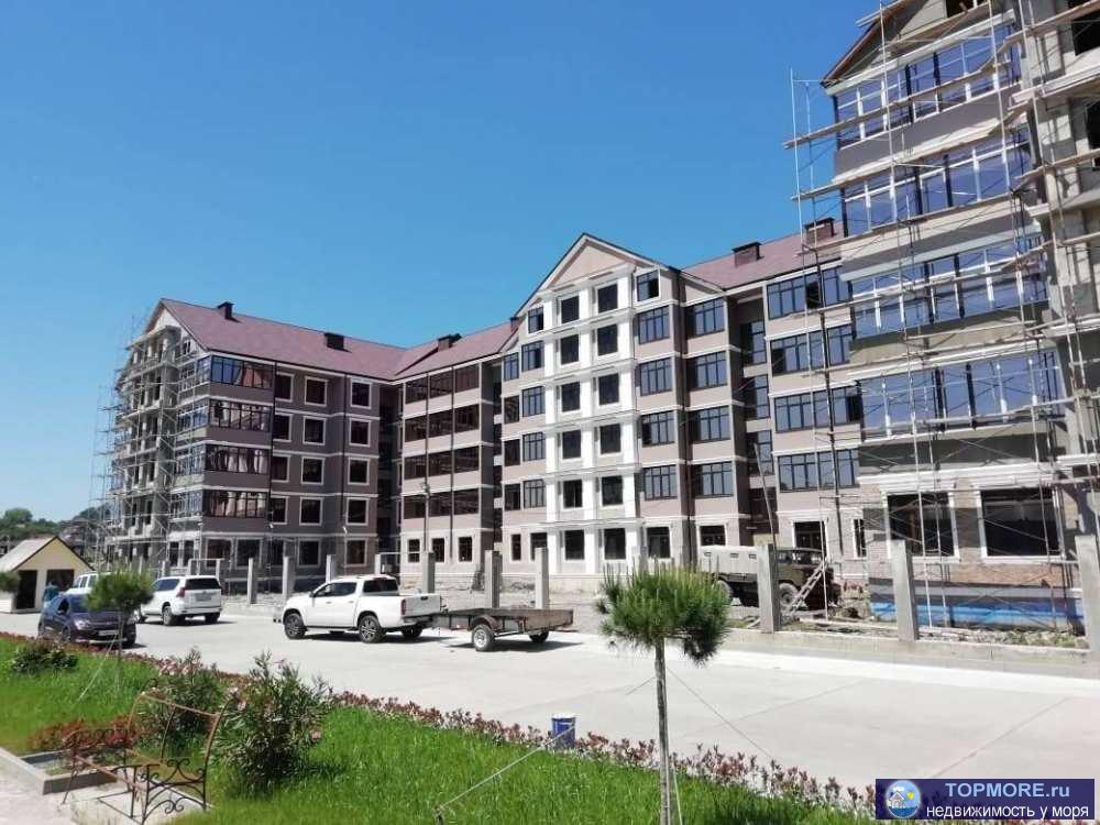 Лот № 154109. Продаю новую квартиру 42,1 м2 с балконом с видом на город и зеленые холмы, в доме на берегу реки...