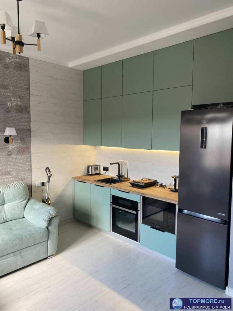 жк Военный, Черешня.  В квартире панорамные окна с красивым видом на горы, качественный ремонт, мебель и бытовая... - 1