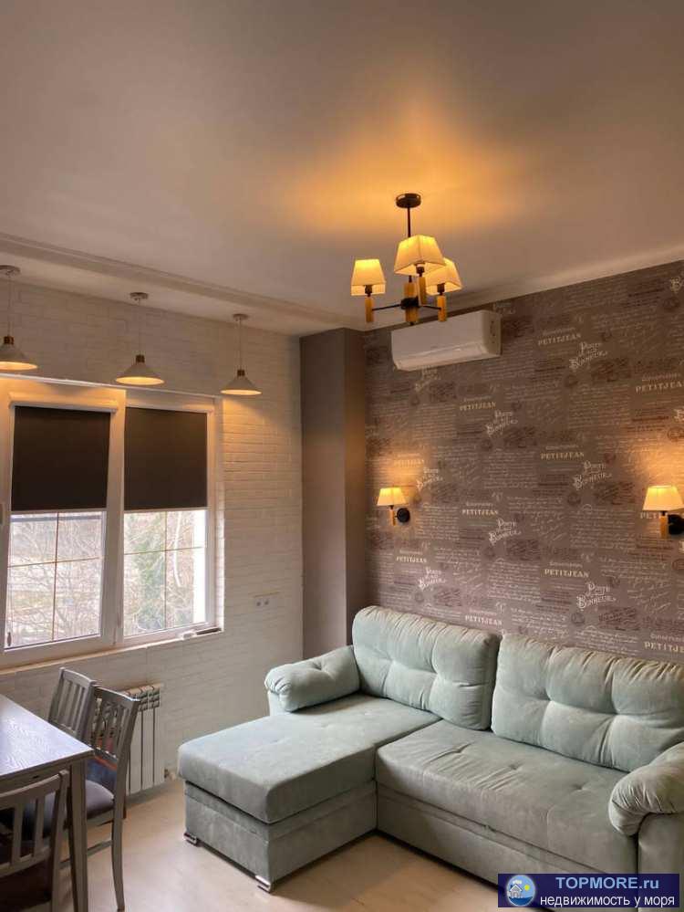 жк Военный, Черешня.  В квартире панорамные окна с красивым видом на горы, качественный ремонт, мебель и бытовая... - 2