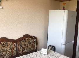 Лот № 159828. Однокомнатная, чистая, светлая три окна, с ремонтом,...