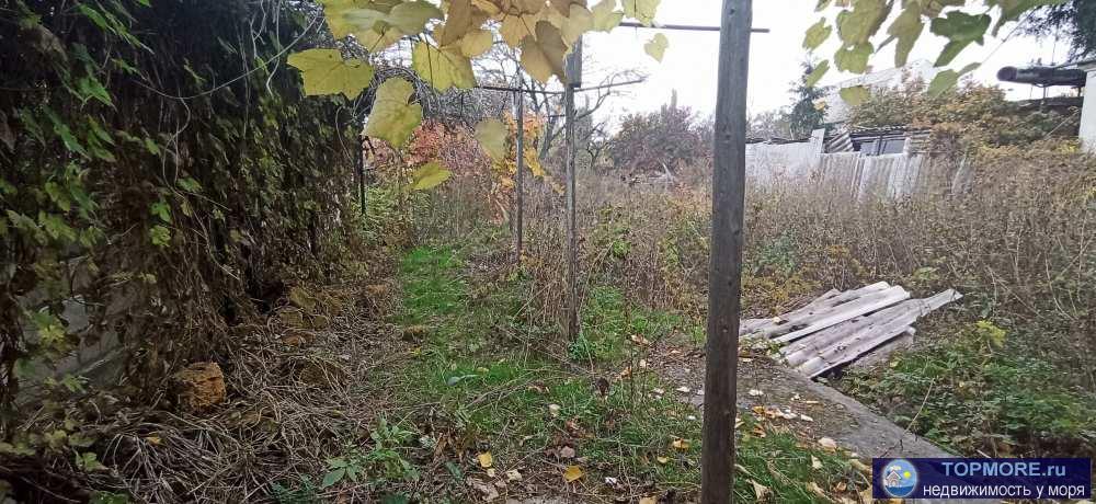 Продается участок в городе Старый Крым, ул. Суворова 130.  Участок прямоугольный 6 соток для индивидуального...