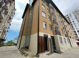 Продаю видовую двухкомнатную комнатную квартиру в Сочи, район...