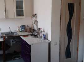 Лот № 160243. В квартире два окна, одно с выходом на балкон. На...