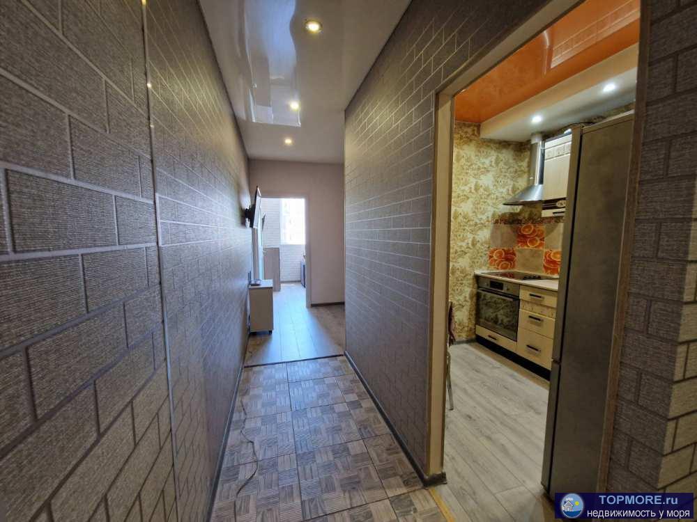 Продаётся квартира, 500 м до моря. 32 кв м, 2 комнаты, отдельно кухня, санузел.   Вся необходимая для комфортного... - 2